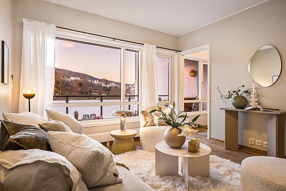 - Møllendalsbakken 1 presentert av PrivatMegleren v/ Christer Vikebø -