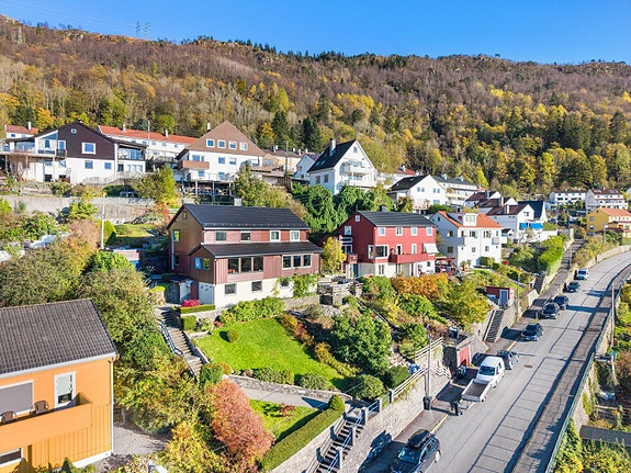 Torbjørn Wolff-Hansen v/ Fana Sparebank eiendom har gleden av å presentere Landåssvingen 30A