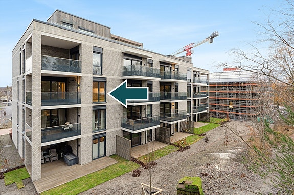 DNB presenterer Pershytteveien 14 - en ny, lekker og moderne leilighet fra 2025 med to balkonger, heis og garasjeplass. Boligen er en del av Selvaag Pluss konseptet som gir tilgang på blant annet: lounge, bemannet resepsjon, treningsrom, vaskehall mm.