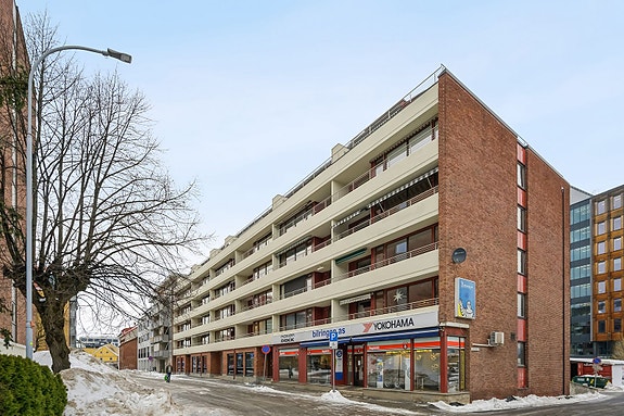 Kort vei til handel, restauranter og kafeer.