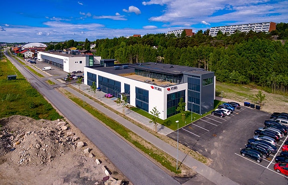 Attraktiv kontoreiendom med sterk synlighet i et veletablert nærings- og handelsområde