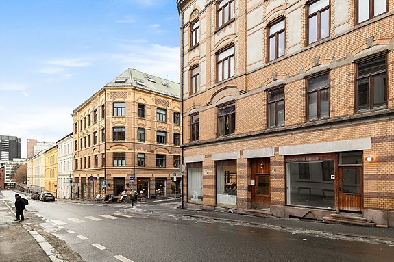 Ta kontakt med megler ved interesse og visning.