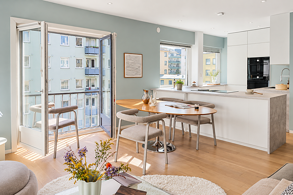 C. Sundts gate 56 presenteres av EIE eiendomsmegling ved Emilie Ødemark. (Foto: Alexander Vie)