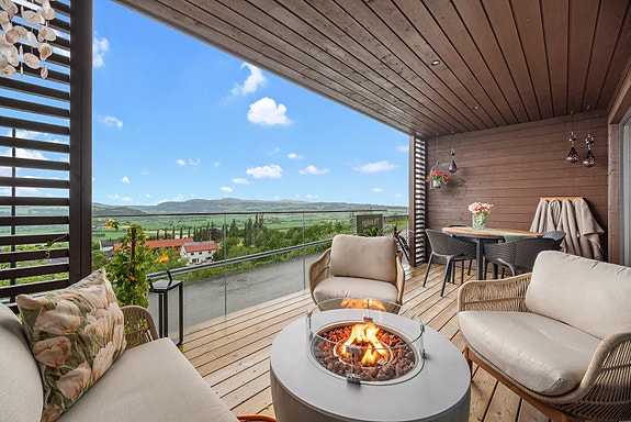 Velkommen til Rønningstrøa 28! Her får du en meget lekker, påkostet og innholdsrik familiebolig!
Foto: Interiørfoto v/Haukdal.