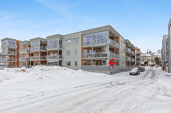 Leilighet fra 2016 med en attraktiv beliggenhet i byggets høye første etasje.