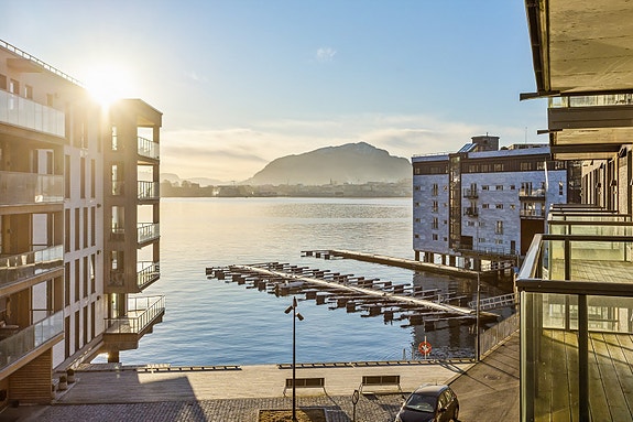 Hjertelig velkommen til vakre Nyhavn 6A. Kort vei til NHH og gode bussforbindelser til Bergen sentrum.