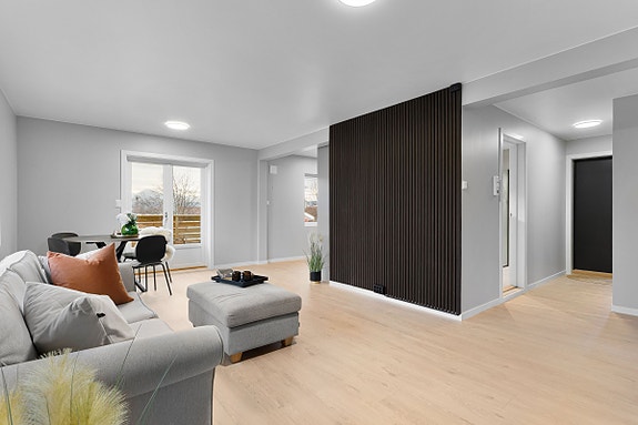 Moderne og romslig stue, malt i tidsriktige farger og tv vegg Akustikkpanel Quanti Smoked Oak