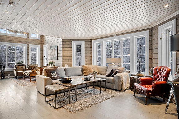 Stuen er meget romslig med mulighet