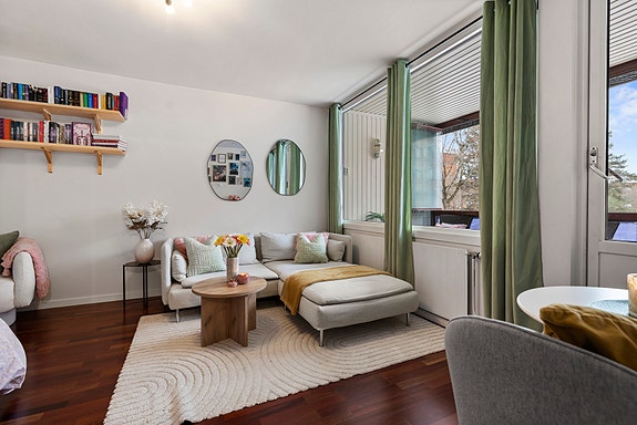 Velkommen til Haugerudveien 60 - Presentert av Granit Zumberi v/EIE eiendomsmegling.
Foto: Marikafoto.