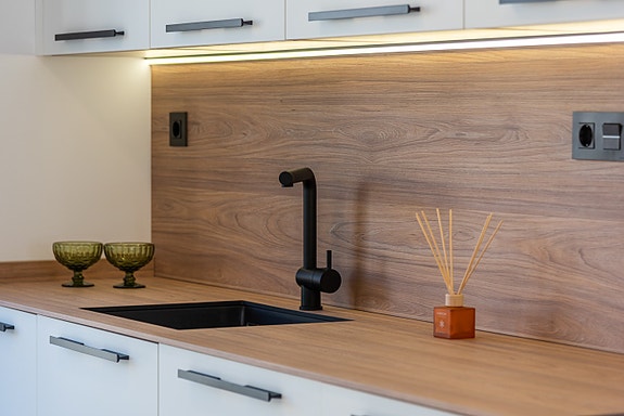 Bolig til sommeren! Ny moderne leilighet med stor uteplass - 3 soverom og 2 bad - Flott fellesområde!