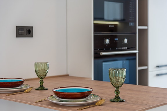 Bolig til sommeren! Ny moderne leilighet med stor uteplass - 3 soverom og 2 bad - Flott fellesområde!