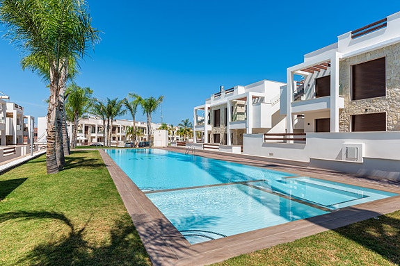 Bolig til sommeren! Ny moderne leilighet med stor uteplass - 3 soverom og 2 bad - Flott fellesområde!