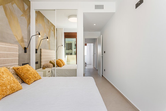 Bolig til sommeren! Ny moderne leilighet med stor uteplass - 3 soverom og 2 bad - Flott fellesområde!