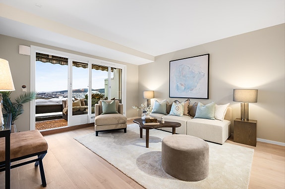 Morten Frølich v/Krogsveen Hasle har gleden av å presentere Kløfterhagen 9B. Foto: Peter Futo / Cool pics AS