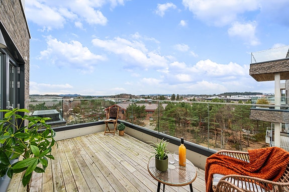 Aktiv Eiendomsmegling v/ Aleksander Lenning har gleden av å presentere Sandslimarka 271!