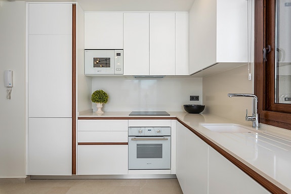 Nøkkelferdig! Toppleilighet med stor takterrasse - 3 soverom og 2 bad - Flott fellesområde!