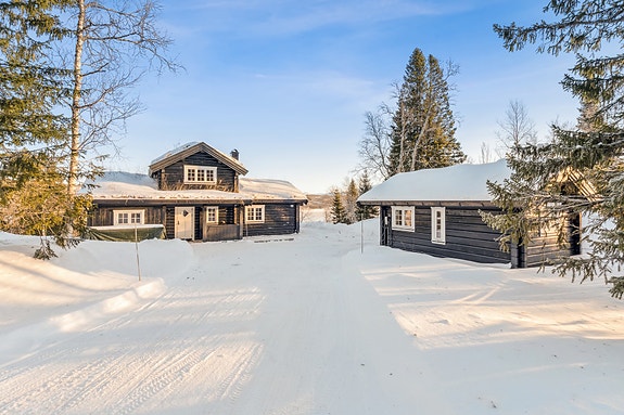 Oliver Almli Reinås v/ EiendomsMegler 1 presenterer: Tjønnvollvegen 34.