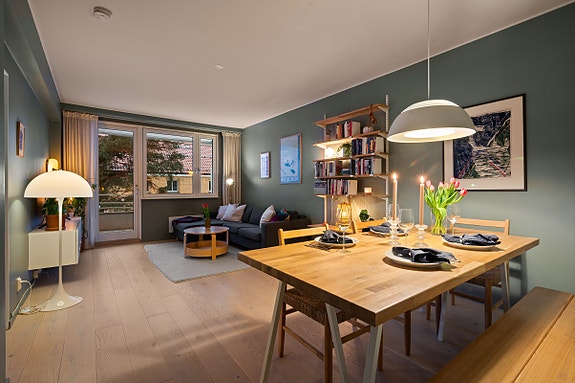 Jonas Ekse Hovland v/Krogsveen har gleden av å presentere en lekker og gjennomgående 3-roms med moderne standard.