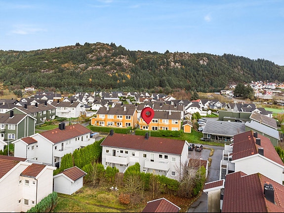 Velkommen til Beryllvegen 14B, presentert av eiendomsmegler Rami Herz. Foto: Mari Staveland.