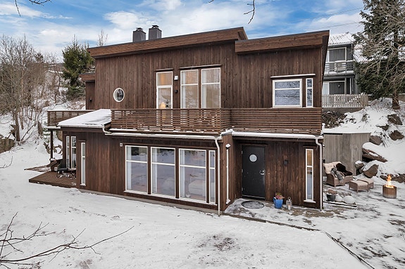 Exbo v/ Didrik Hagel Pedersen har gleden av å presentere Stokkelandsåsen 4A for salg! En bolig som ligger tilbaketrukket til i et rolig nabolag.