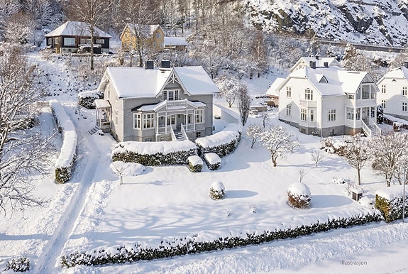 Boligen er særdeles velholdt utvendig og innvendig. Her kan det blant annet trekkes frem at det ble montert ny kledning i perioden 2004-2008, hoveddelen av vinduer ble skiftet i 2018 og at taktekke ble i 2023 vasket og sprøytemalt.
