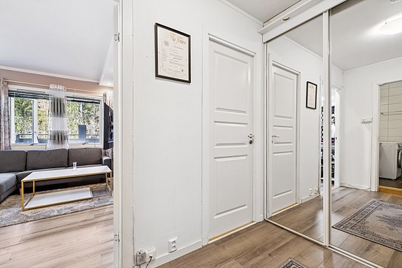 Gang/entré med garderobeskap