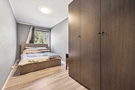 Soverom med garderobeskap