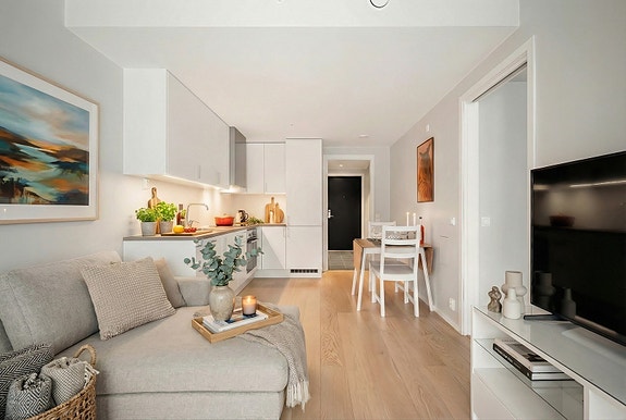 Stue og kjøkken er samlet i en åpen og sosial løsning.