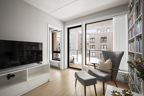 Store vindusflater som slipper inn generøse mengder med dagslys.