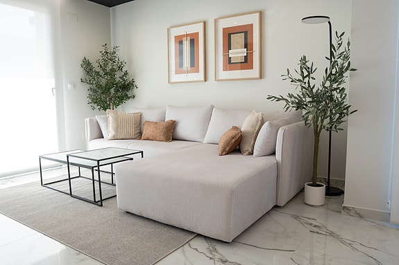 Villa med stor underetasje - 5 soverom og privat basseng - Attraktiv beliggenhet - Møblert!