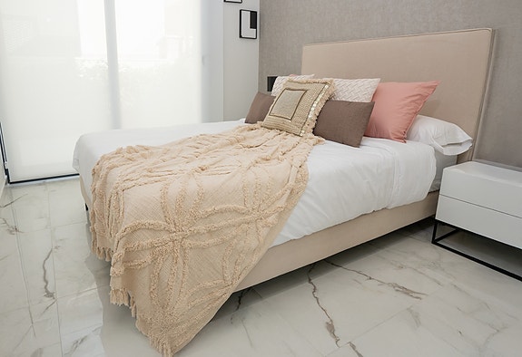 Villa med stor underetasje - 5 soverom og privat basseng - Attraktiv beliggenhet - Møblert!