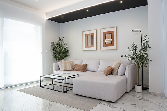 Villa med stor underetasje - 5 soverom og privat basseng - Attraktiv beliggenhet - Møblert!