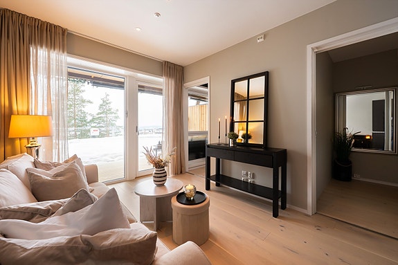 Gina Granli v/Emera eiendomsmegling (tlf. 99274052) har gleden av å presentere Vangsjordet 1! Foto: Frode Børud