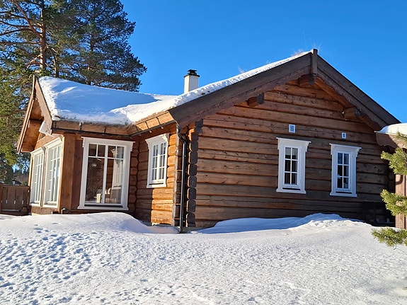 Bilde av tilsvarende hytte i samme område