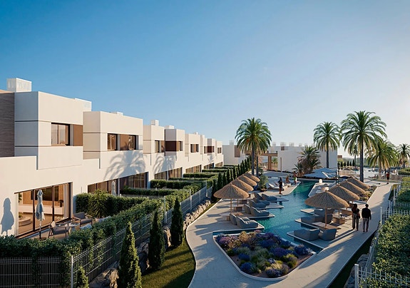 Nye moderne rekkehus med hage og resortfasiliteter | Omgitt av natur og kort vei til stranden