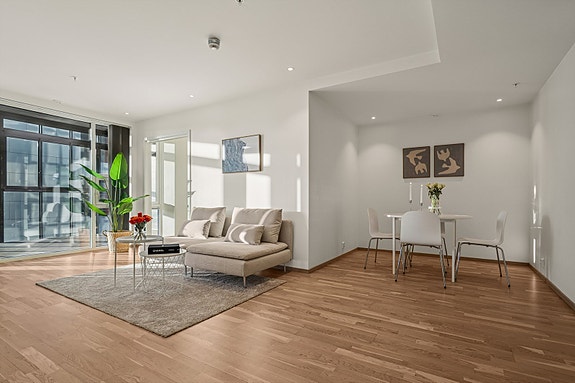 Velkommen til Konrad Klausens vei 6 - en lys og moderne 3-romsleilighet i 3. etasje.