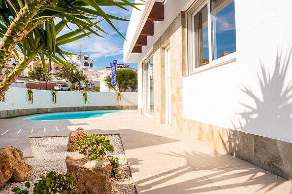 Nybygg! Villa med 3 soverom | Privat basseng og takterrasse | 50 meter fra La Marquesa Golf