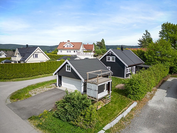 Lettstelt og pent enebolig med 2 etasjer. Foto: Ole Thorgeir Solheim Thoresen
