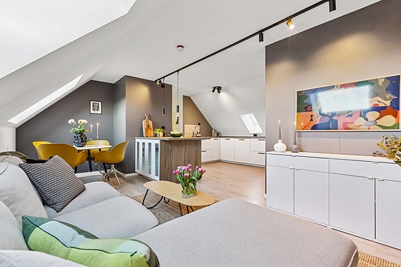 EIE eiendomsmegling ved Daniel Lanto ønsker velkommen til Østersunds Gate 16C! Foto: Robin Hope Syrstad.