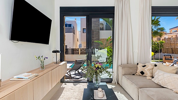 Moderne villa med 4 soverom og 4 bad | Privat basseng - Takterrasse med havutsikt og stor underetasje