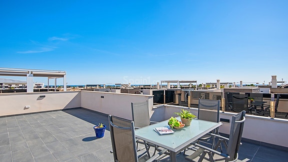 Moderne villa med 4 soverom og 4 bad | Privat basseng - Takterrasse med havutsikt og stor underetasje