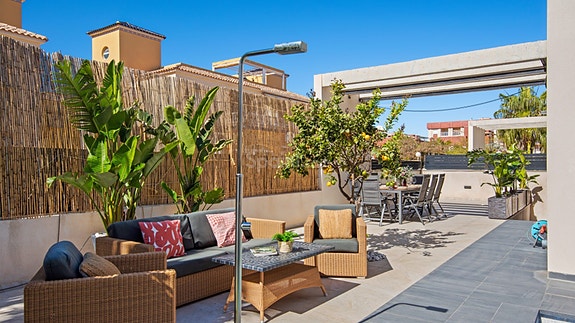 Moderne villa med 4 soverom og 4 bad | Privat basseng - Takterrasse med havutsikt og stor underetasje