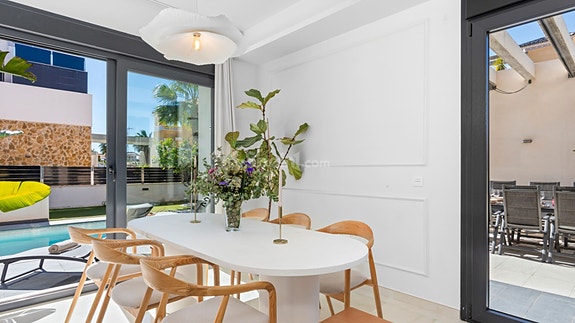 Moderne villa med 4 soverom og 4 bad | Privat basseng - Takterrasse med havutsikt og stor underetasje