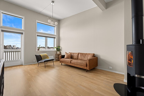 DNB Eiendom v/Michael A. Meyer (T 48062870) ønsker deg velkommen til Begby og andre etasje i Turkistunet 23!