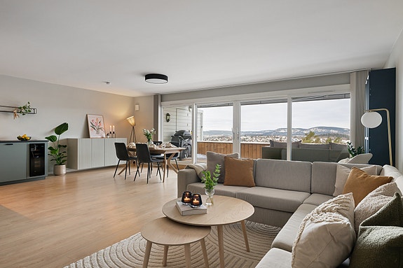 Velkommen til Vækerøveien 129B, presentert av Vegar Giæver v/ EIE eiendomsmegling Røa, Skøyen og Ullern. Foto: Arne Schram.