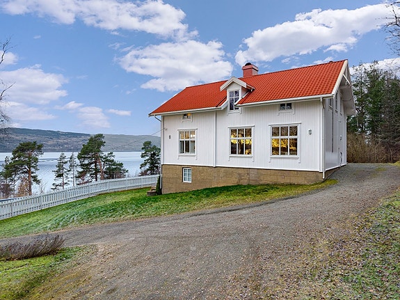 Velkommen til Morskogen og gamle Ulvin Skole! Stor enebolig med utsikt over Mjøsa