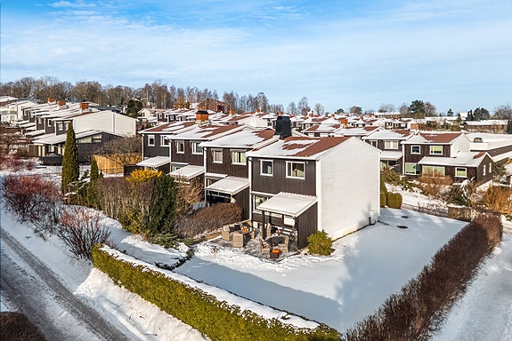 DNB Eiendom v/eiendomsmegler Anders Selvik har gleden av å presentere Axel Brinchs vei 18