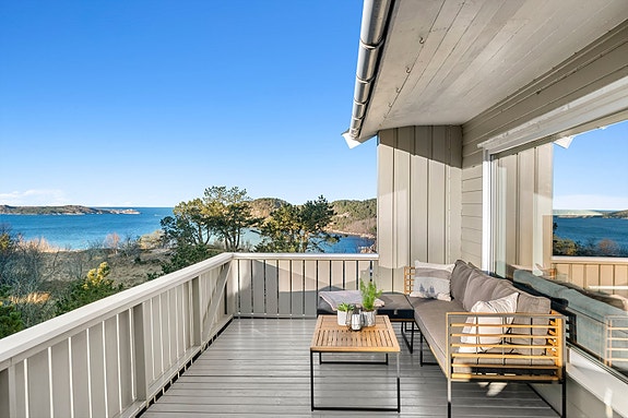 Din lokale eiendomsmegler Fredrik Rindahl v/Notar har gleden av å presentere dette flotte rekkehuset i Fløya!