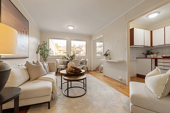 Velkommen til Tidemands gate 31 - Her har vi gleden av å presentere en attraktiv leilighet med svært populært og etterspurt beliggenhet, rett ved Vestkanttorget, med kort vei til trikk, hyggelige kafeer, butikker og flere grønne parker, alt innen kort gåa