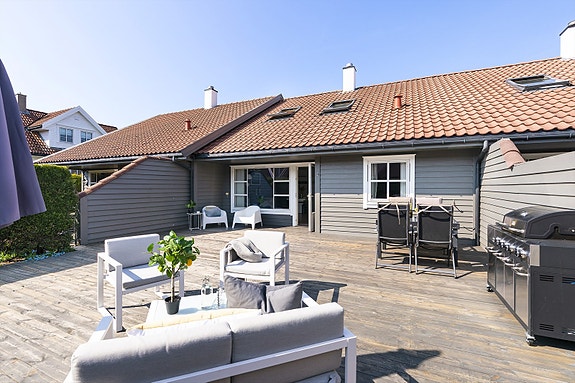 Velkommen til P. Krohns veg 65! Presentert av Britt Fagerland, Eiendomsmegler 1 Jærmegleren. Foto: Robin Malm og utebilder fra forrige salg av Joakim Bjerk